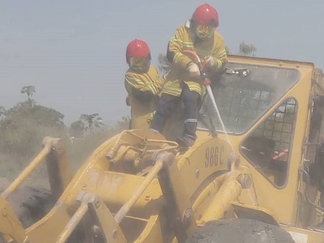 MANKONO : LES POMPIERS CIVILS STOPPENT LA PROPAGATION D’UN FEU DE SON DE RIZ A PETIT PARIS