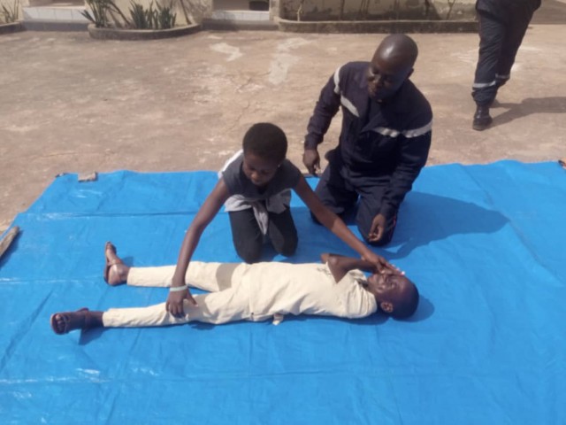LES POMPIERS CIVILS DU MORONOU SENSIBILISENT DES VACANCIERS