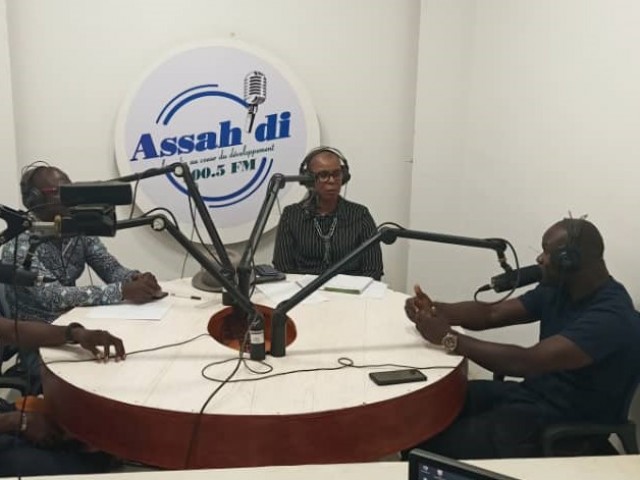 SASSANDRA : LES DANGERS DES FEUX DE POUBELLES EXPLIQUES AUX POPULATIONS SUR LA RADIO ASSADIH FM PAR LES POMPIERS CIVILS
