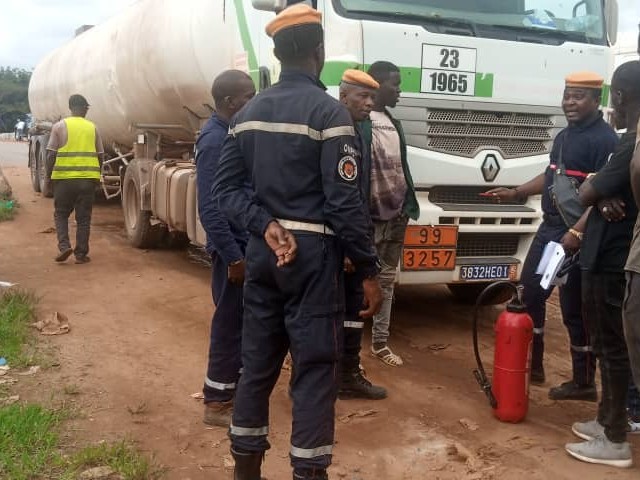 DABOU : DES TRANSPORTEURS SENSIBILISES PAR LES POMPIERS CIVILS SUR LE TMD