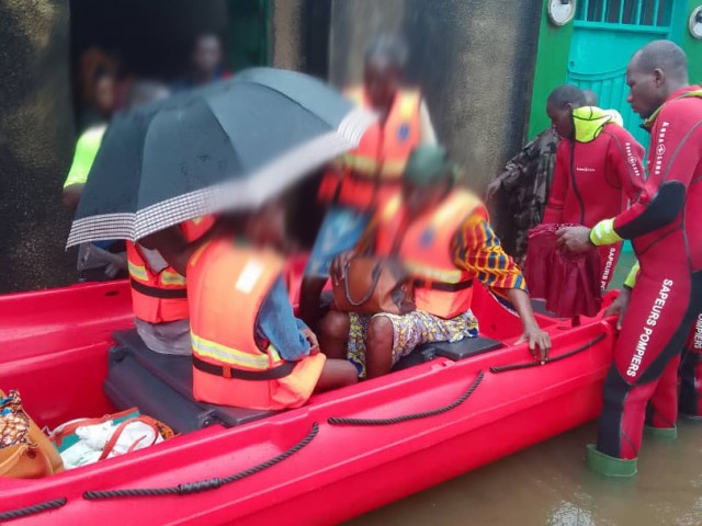 INONDATION A BASSAM : 62 MEMBRES ISSUS DE 19 FAMILLES SECOURUS PAR LES POMPIERS CIVILS