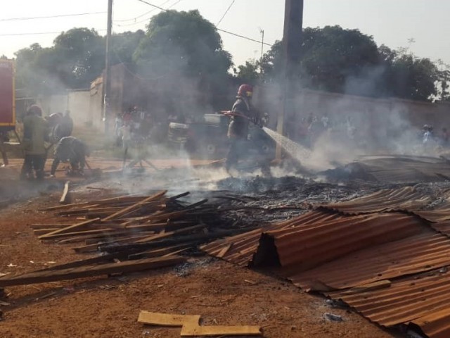 DALOA : UN FEU D’UN POTEAU ELECTRIQUE ETEINT PAR LES POMPIERS CIVILS