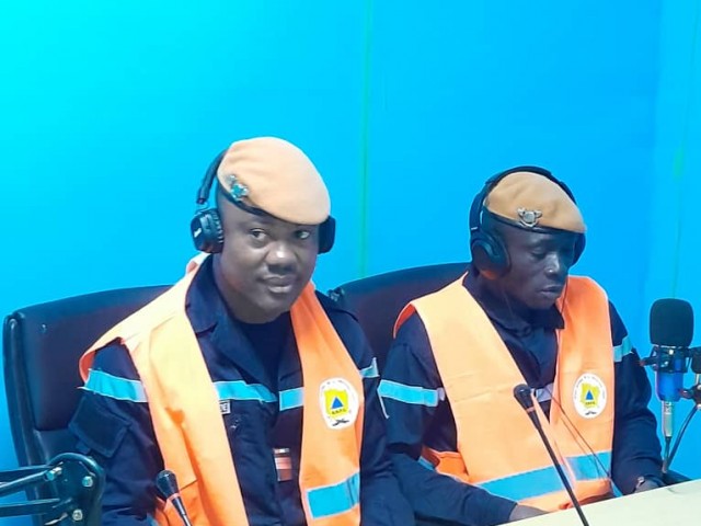 AGBOVILLE : SENSIBILISATION ET ÉDUCATION SUR LES FEUX DE BROUSSES A LA RADIO AGNEBY