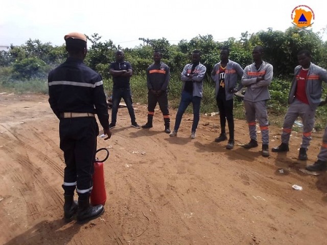 GRAND-BASSAM : LES POMPIERS CIVILS SENSIBILISENT SUR LA SECURITE INCENDIE ET LES GESTES DE PREMIERS SECOURS