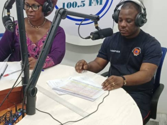 SASSANDRA : LES POMPIERS CIVILS SENSIBILISENT A LA RADIO « ASSADI FM » SUR LE TRANSPORT DE MARCHANDISES DANGEREUSES (TMD)
